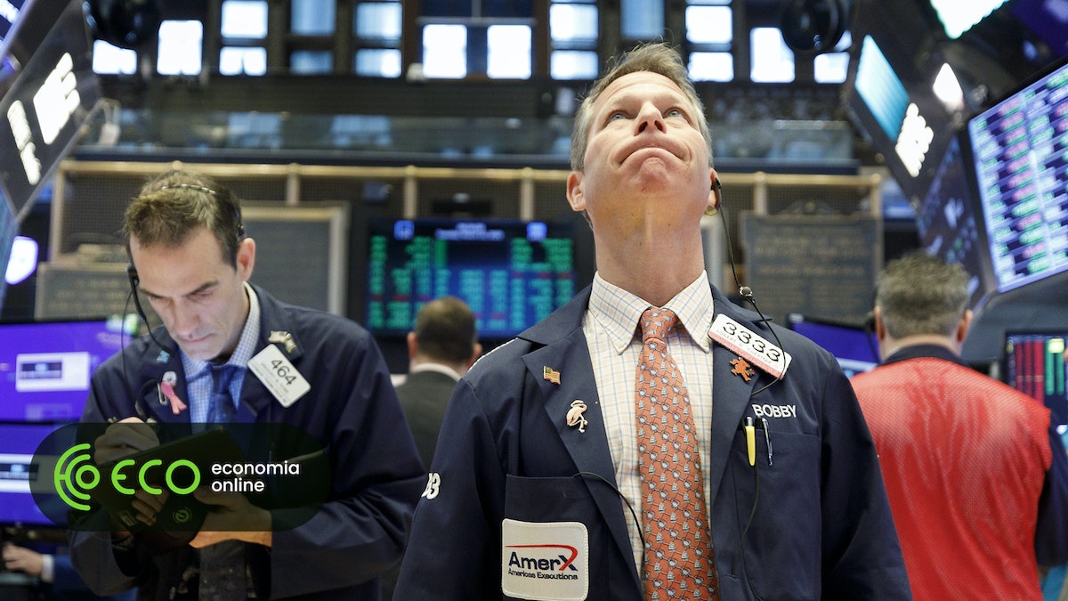 Wall Street falls more than 2%, still waiting for interim results - IVF