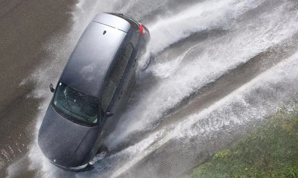What to do if your car got into the "water sheet"?