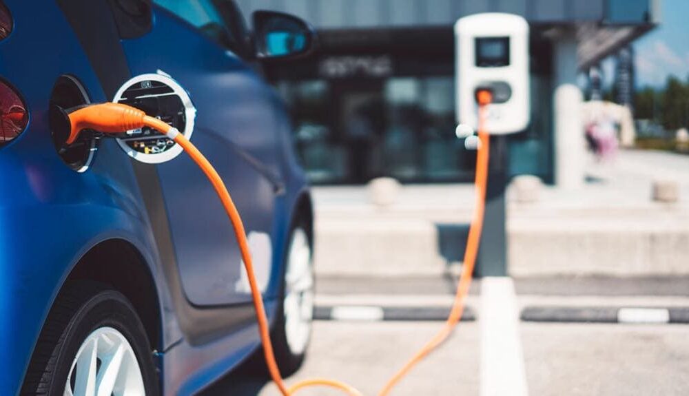 Are electric vehicles replacing petrol and diesel...?  🇧🇷